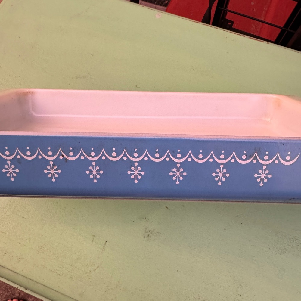 Vintage Pyrex Baking Dish 933 Blue Snowflake Garland 13.5x8.75 MCM Ovenware